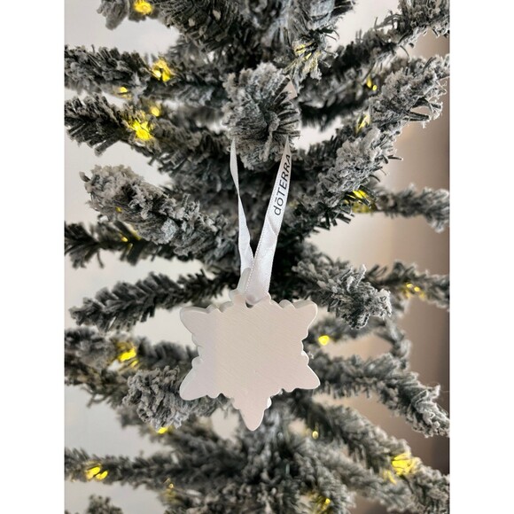NEW in box doterra snowflake Christmas ornament 2024 white - Picture 3 of 4